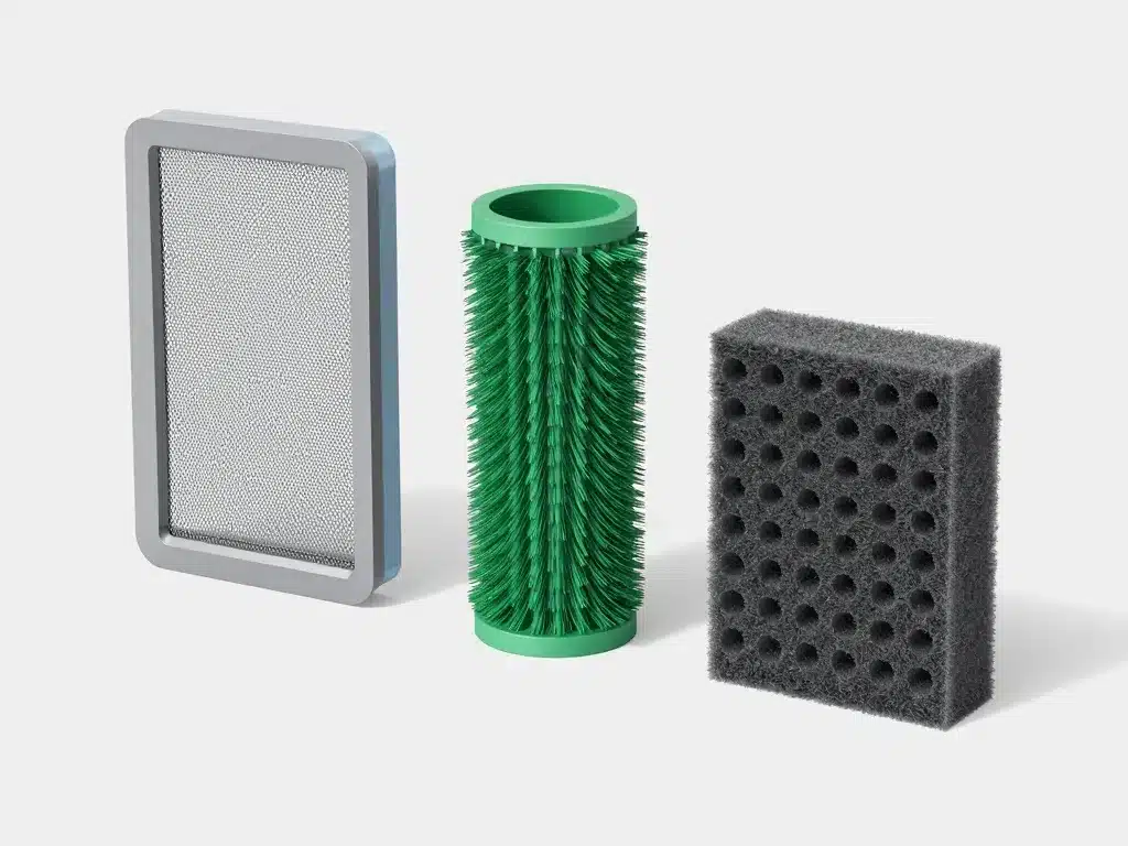 Différents types de filtre pour gouttière sur fond neutre