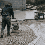 peut-on couler une dalle béton directement sur la terre ouvrier chantier