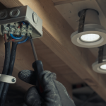 Branchement spot en parallèle : boîte de dérivation et connecteurs de spots LED