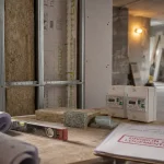 Maison divisée en 2 logements : cloisonnement et isolation en cours de travaux