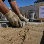 Prix pose pavé m2 sans fourniture : artisan pose pavés sur sable, joints et compactage