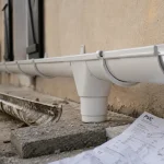 Chéneau PVC Brico Dépôt sur façade, Ø80 mm et accessoires